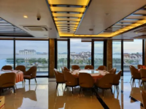 Golden Palm HaLong Hotel