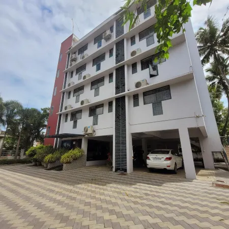 Four Squares Inn, Technopark Phase 3 Отели в г. Kazhakuttam