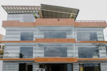 Townhouse J K Golden Embassy