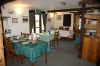 Middle Flass Lodge - parking