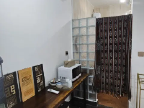 Luxury Room 2 with Pool @ Pondok Raima Kebomas otelleri