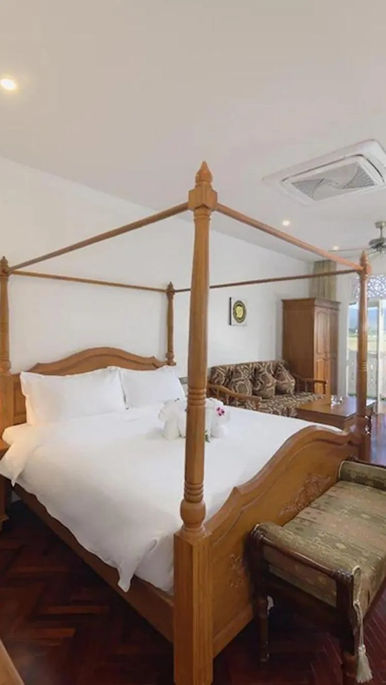 ห้องเตียงใหญ่ 1 เตียง วิวภูเขา