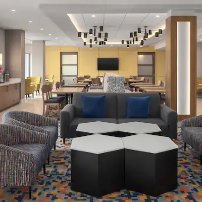 Hampton Inn by Hilton Montreal East Anjou 베르사유 광장 주변 호텔