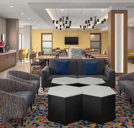 Hampton Inn by Hilton Montreal East Anjou Отели рядом с достопримечательностью «Улица Шербрук»