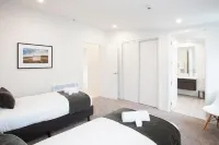 Dungarvon Street Apartments - balcony