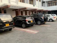 Subhas Tourist Hotel - 駐車場