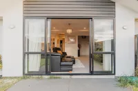 Sunlit Sanctuary with Private Patio in Wigram - Villas