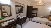 Hotel Naren Villa - Rooftop Pools