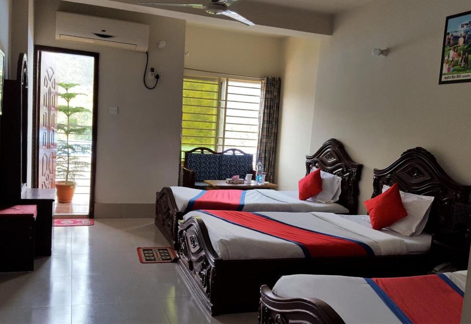 Hill View Hotel - Housity