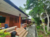 Coral Bungalows Các khách sạn gần Bãi biển Haad Rin