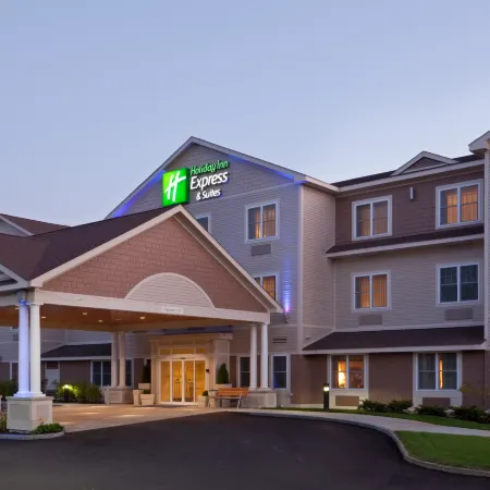 Holiday Inn Express & Suites TILTON - LAKES REGION by IHG