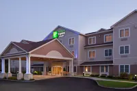 Holiday Inn Express & Suites Tilton - Lakes Region فنادق في Tilton