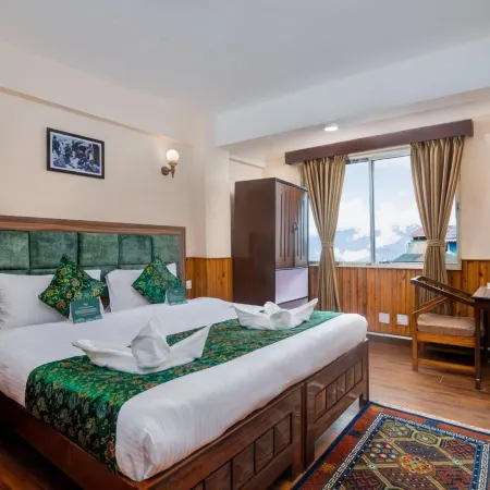 Muscatel Roma - 400 MTS from Mall Road