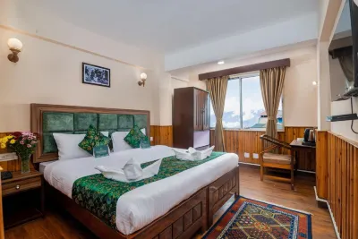 Muscatel Roma - 400 MTS from Mall Road