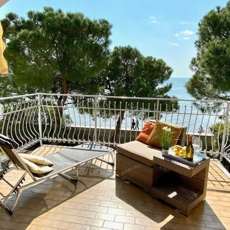 Beachfront Apartment Sea View & Terrace Costa Azzurra Grado
