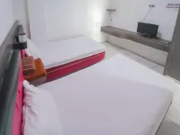 RedDoorz Syariah Near Q-Mall Banjarbaru Hotels in Guntung Payung