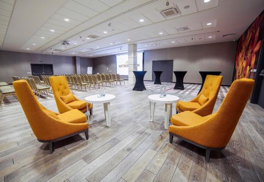 5. 호텔 메트로폴리..