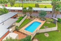 Parkview Motor Inn - Pools