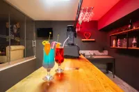 Moonbow Beach Hotel - ที่มีบาร์