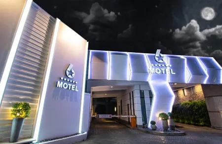 Six Star Motel Zhongli Branch
