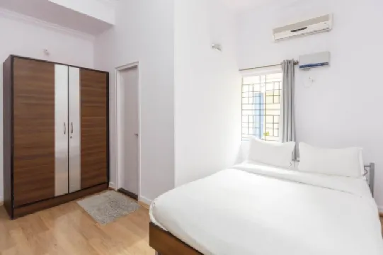 Locul Uptown - Near Bangalore Palace Grounds Hotels in 