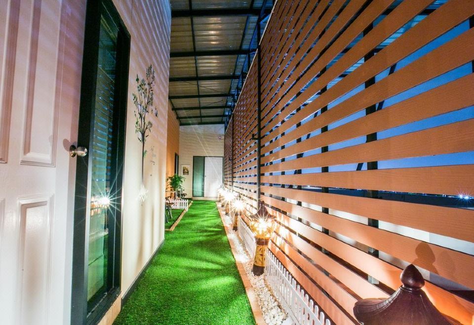 Pathum Thani Place HotelOver view