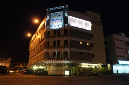The Landmark Hotel Отели рядом с достопримечательностью «AEON BiG Batu Pahat»