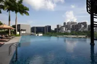 Momentus Hotel Alexandra - Infinity Pools