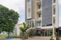 RedDoorz Plus Near Eka Hospital BSD 5 Hotel a Serpong