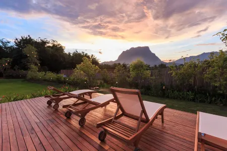 Azalea Village Отели рядом с достопримечательностью «Wat Cham PI»