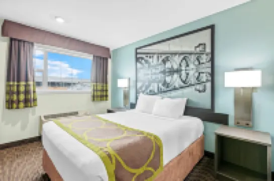 Super 8 by Wyndham Saskatoon Near Saskatoon Airport