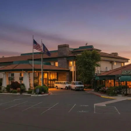 Red Lion Hotel Rogue Regency Medford Airport