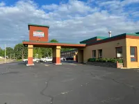 Posh Inn & Suites - parking