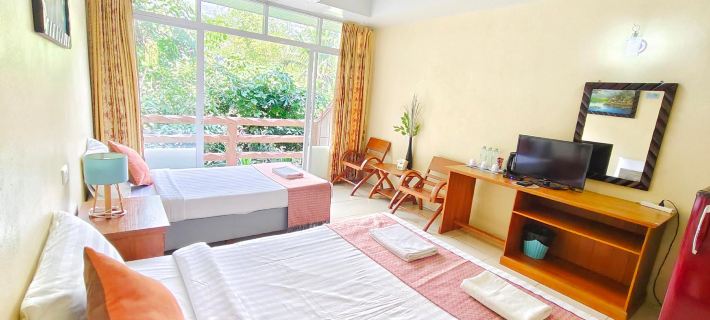 Suanphet Riverview Resort Hotels in Tha Yang