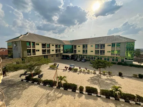 โมแนร์คส์ ลักชัวรี พาเลซ โรงแรม - ที่มีบาร์