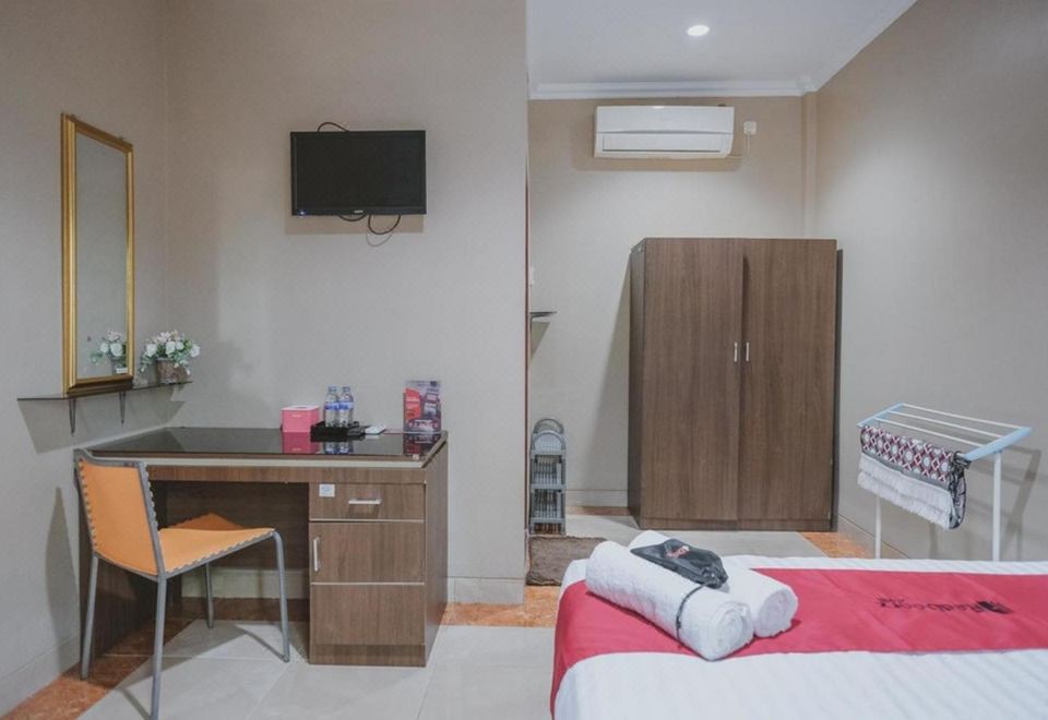 RedDoorz Syariah near Jamtos Jambi 2 - Housity