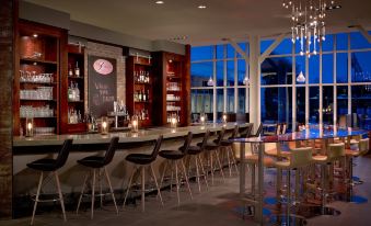 DoubleTree by Hilton Hotel and Suites Charleston Airport