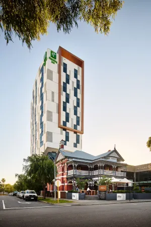 Holiday Inn West Perth Отели рядом с достопримечательностью «Форрест Чейз»