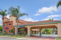 Travelodge by Wyndham Lynwood Hotel di Compton