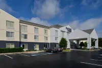 Fairfield Inn & Suites Charlotte Arrowood Các khách sạn ở Charlotte