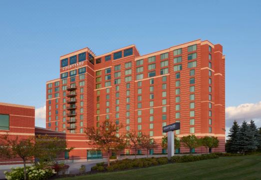 2. 코트야드 오타와..