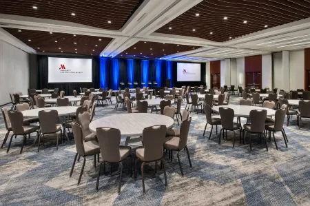 Boston Marriott Long Wharf Отели рядом с достопримечательностью «Парк Пирс»