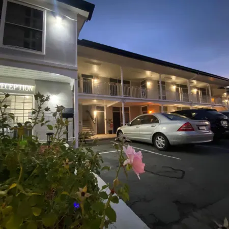 Colonial Lodge Motor Inn