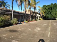 Darling Junction Motor Inn - parking