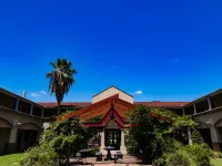 Vineyard Court Designer Suites Hotel Hotels near Bee Creek Park