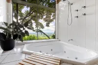 Treetops Seaview Montville - spa