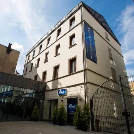 Moon Hostel Poznań Отели рядом с достопримечательностью «Polish Theatre»