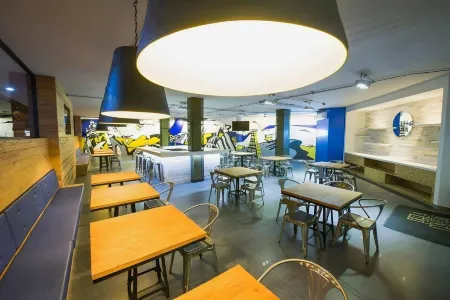 Hotel Perla Central Отели рядом с достопримечательностью «Госпиталь Кабаньяс»