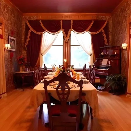 Alexander Mansion Bed & Breakfast