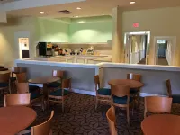 Days Inn & Suites by Wyndham Tallahassee Conf Center I-10 - Frühstück